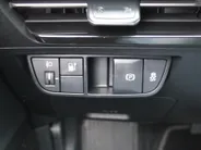 Kia EV6 Light Edition 63 kWh | Stuur-/stoelverwarming | Camera | 19' LM | LED | Adap. Cruise | Clima | Draadloze telefoonlader | 17% bijtelling |