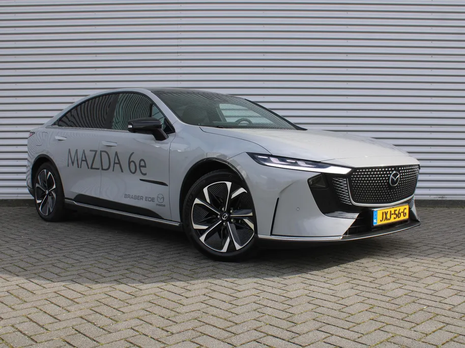 Mazda 6 6e Takumi Long Range 80 kWh | Stuur-/stoelverwarming + ventilatie | 360 camera | Pano dak | Zwart leer | 19' LM | HUD | LED | Elek. stoelverst. |