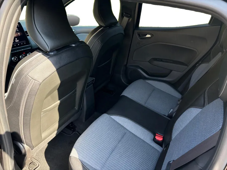 Renault Clio 1.6 E-Tech Full Hybrid 145 techno Apple Carplay/Android Auto , navi , camera , tel , lm velgen , parkeersensoren .