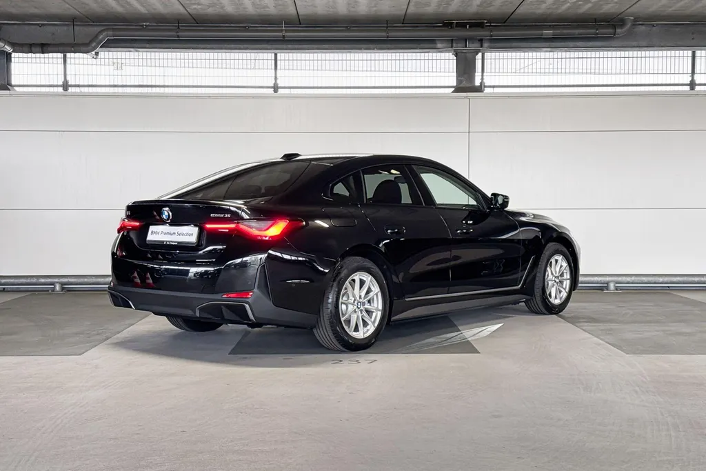 BMW i4 eDrive35 70 kWh