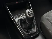 Kia Stonic 1.0 T-GDi MHEV DynamicPlusLine | Apple Carplay / Android Auto | Navigatiesysteem | Stoel + Stuurverwarming | Licht + Regensensor | Parkeersensoren + Camera Achter | Cruise Control | 16' Lichtmetalen Velgen