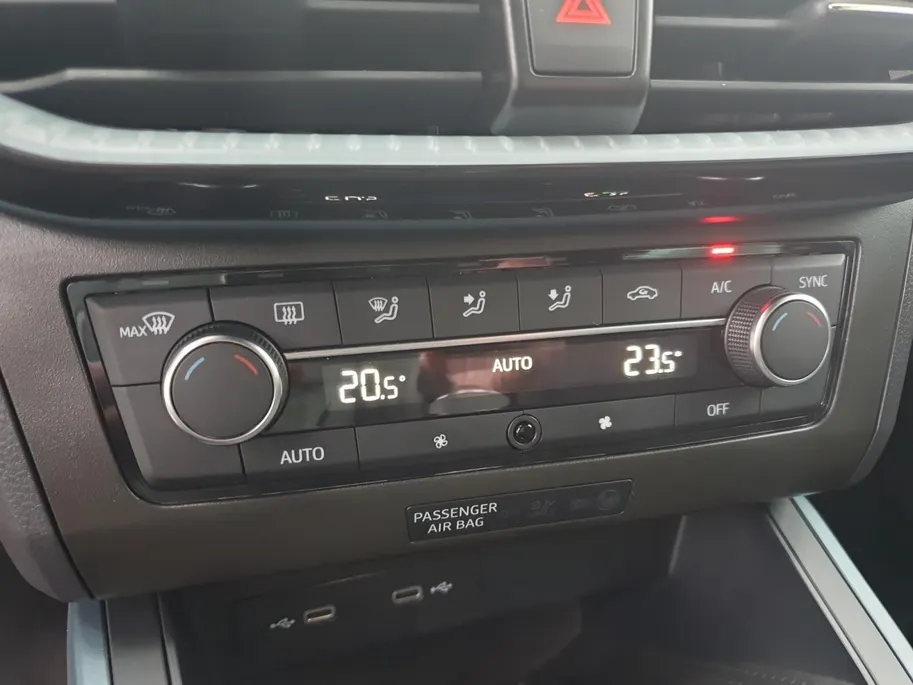 SEAT Arona Xperience | Climate control | Adaptieve cruise control | Camera | Apple CarPlay / Android  | Parkeersensoren voor en achter |
