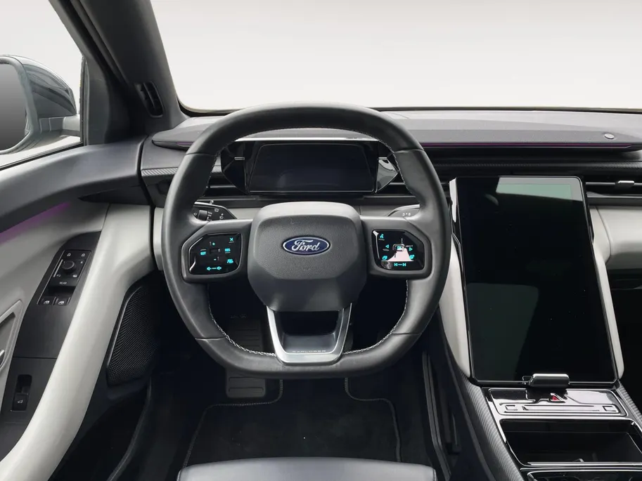 Ford Explorer Premium Extended Range RWD 77 kWh | Full Option | Black uitvoering | Trekhaak | Dealer onderhouden | AGR stoelen 12-wegs verstelbaar 21 inch wielen | Panoramadak | 1e eigenaar |