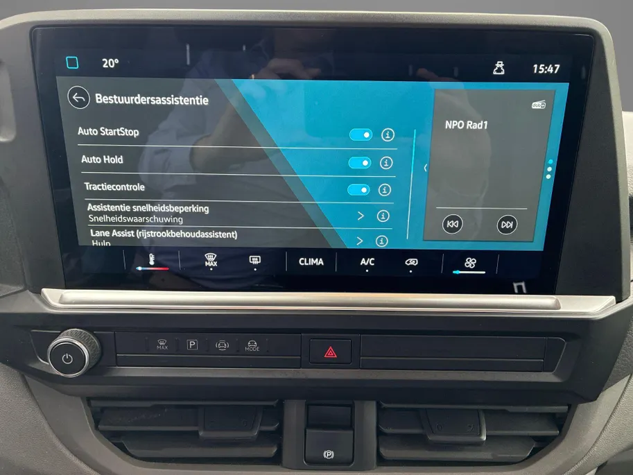 Volkswagen Bedrijfswagens Transporter 2.0TDi 110pk Bestelwagen L2 · Apple Carplay / Android Auto · Schuifdeur links en rechts · Trekhaak · Bijrijdersbank ·