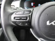 Kia Stonic 1.0 T-GDi MHEV DynamicPlusLine | Stuur-/stoelverwarming | Camera | Clima | Cruise | 16' LM | Navi | LED | Keyless |