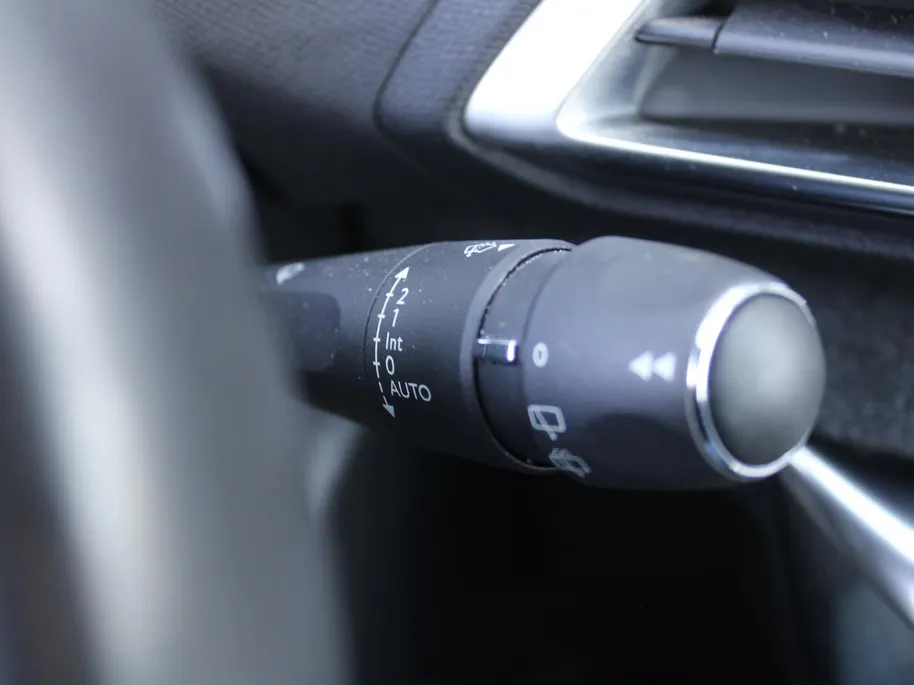 Peugeot 3008 1.6 e-THP Allure | Trekhaak | Navi | Elektr. achterklep | Camera | Apple Carplay/Android Auto | Cruise | 18' LM | All seasons |