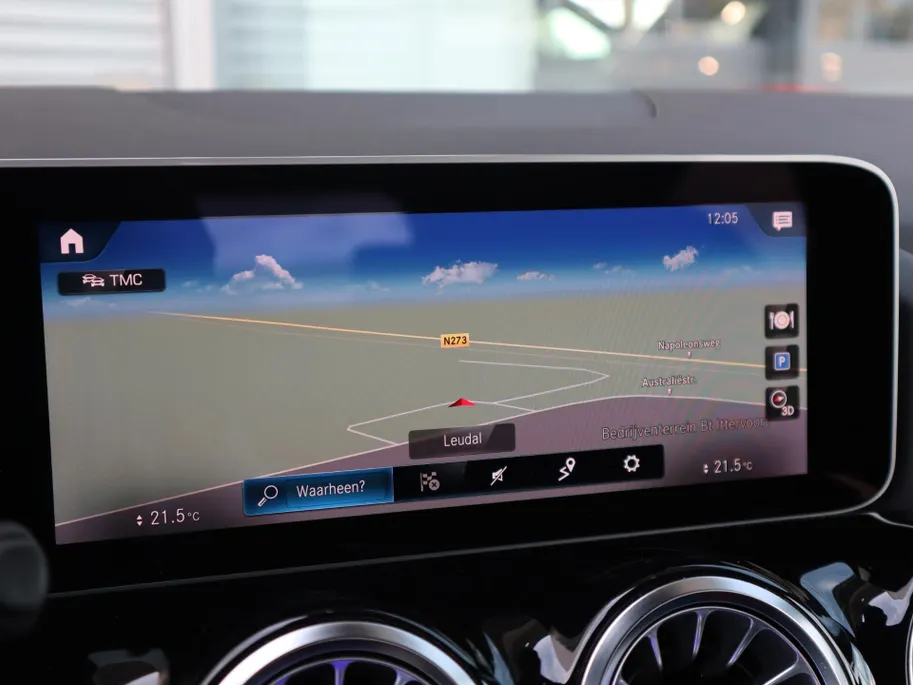 Mercedes-Benz GLA 200 Business Solution AMG l Trekhaak l Panoramadak l Stoelverwarming