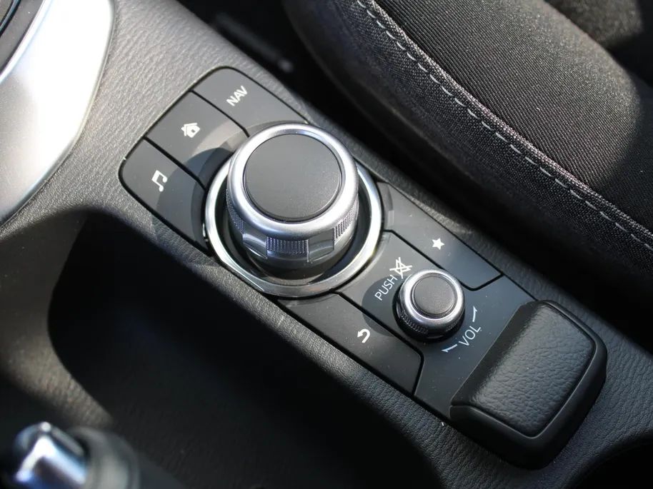 Mazda 2 1.5 e-SkyActiv-G 90PK 6MT Exclusive-Line | Private lease v.a. € 429 p/m | Camera | Dodehoek detectie | Clima | LED | Stoel- / Stuurverwarming |