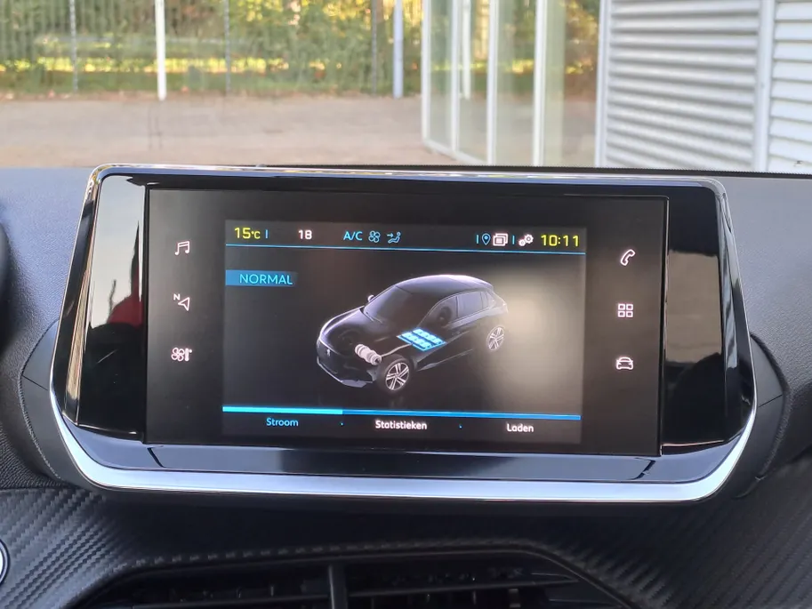Peugeot e-208 EV Active Pack 50 kWh | Cruise control | Navigatiesysteem | Keyless start | DAB | LM Velgen | 100% Elektrisch | SOH 95,6 %