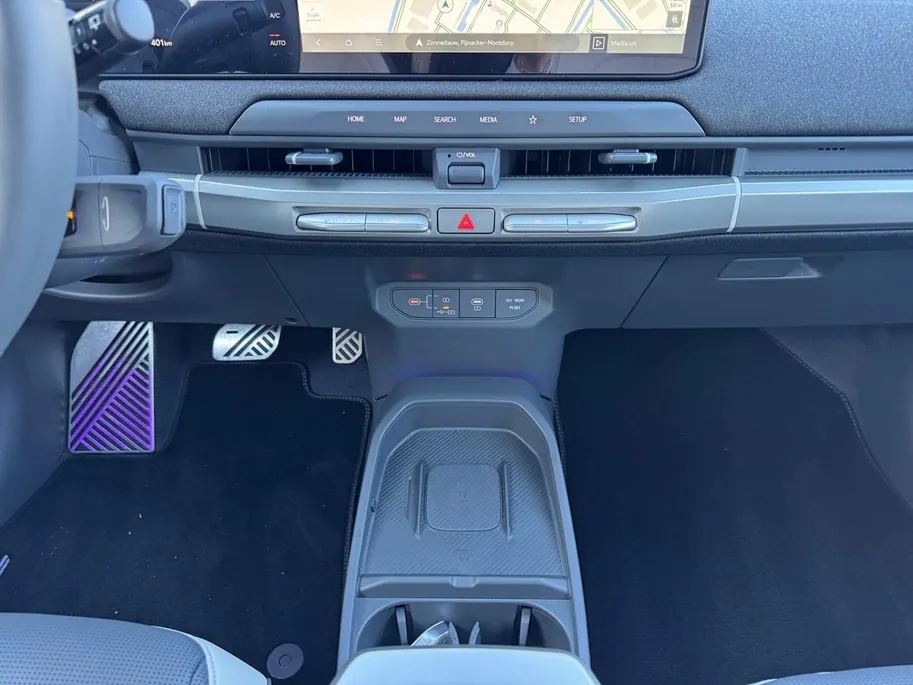Kia EV3 GT-Line Dark Edition 81.4 kWh | cruise Control Adaptief | carplay | Navigatie | Climate control | Stoel verwarming voor + achter | Pakeersensoren voor + achter | Parkeercamera achter | LM Velgen 19' |
