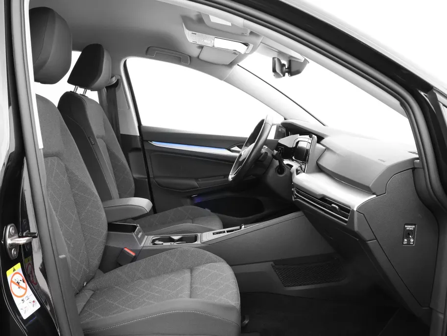 Volkswagen Golf 1.0 eTSI 110pk DSG Life · Camera · Apple/Android Car Play · Navigatie · P-Sensoren · 16'' Inch · Garantie t/m 04-02-2028 of 100.000km