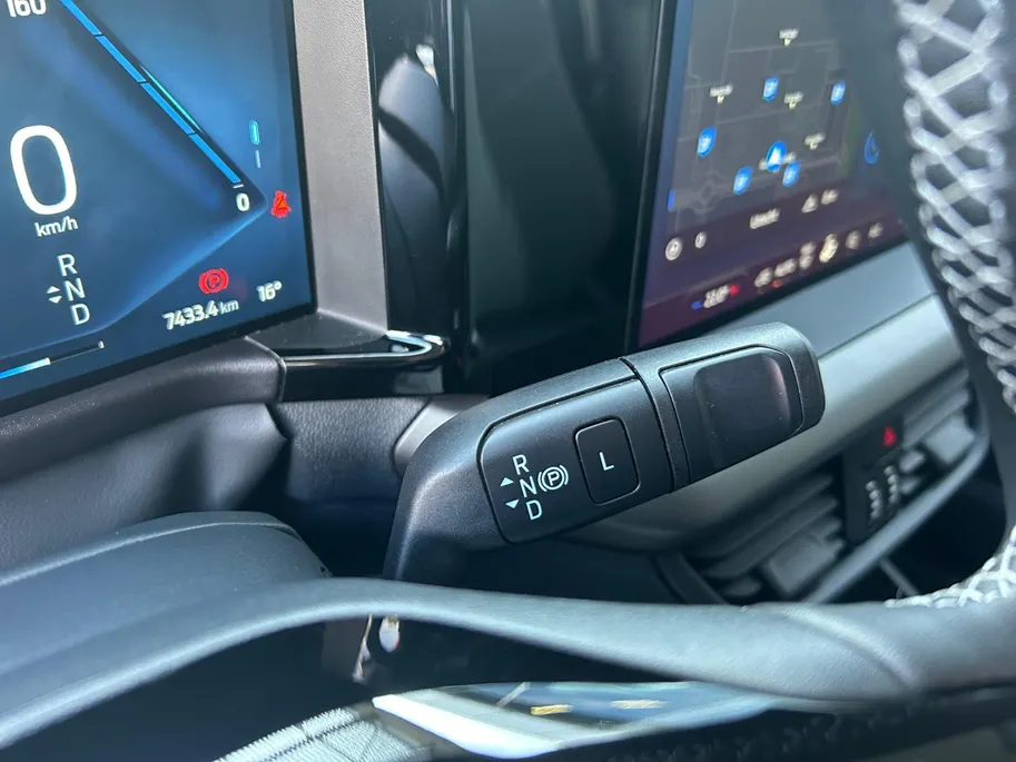 Ford E-Transit Courier Limited 44 kWh |Trehaak| Camera| Apple Carplay/Android Auto| stuurwiel verwarmd| 12 maanden Bovag Garantie|