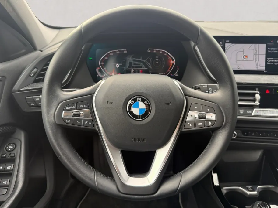 BMW 1 Serie Limousine 118i Sport Line Apple/Android draadloos | Automaat | Climate Con