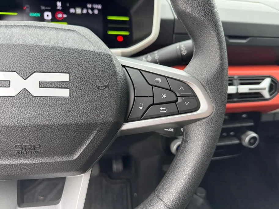 Dacia Spring Expression 65 26.8 kWh *Parkeersensoren*Tel Bluetooth*Cruise Control*| Rijdende demonstratie auto | Vraag naar de juiste kilometerstand |
