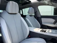 Voyah Courage Business Edition 80 kWh | Demo | Zeer compleet | 476 km range | Open dak | Stoel koeling & verwarming & memory |