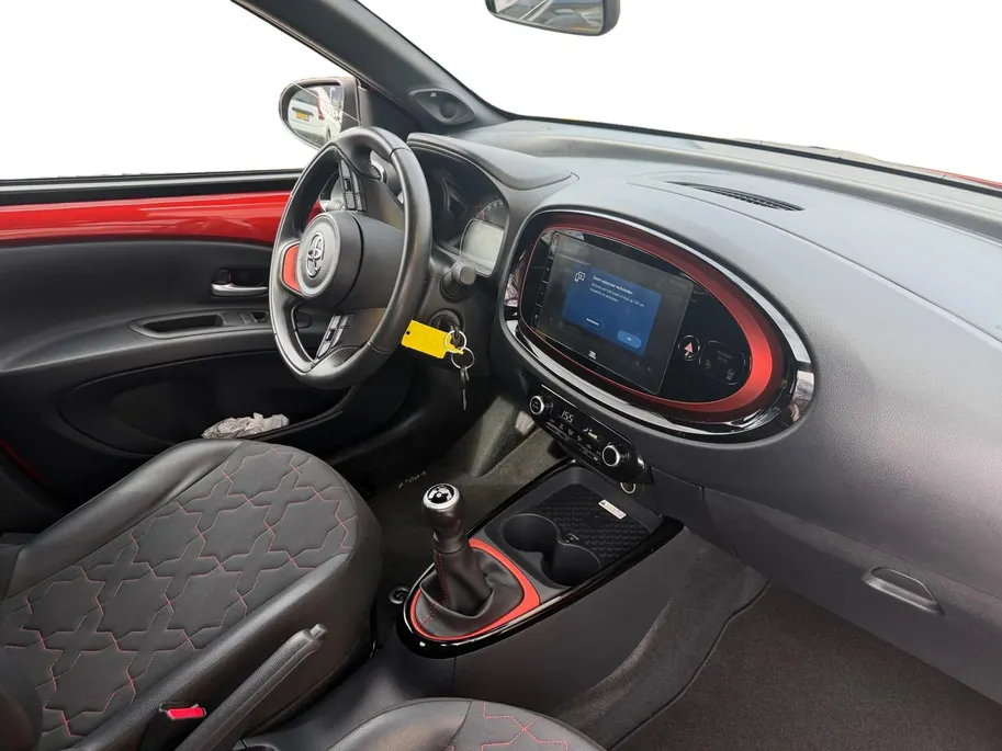Toyota Aygo X 1.0 VVT-i MT Envy | JBL Speakers | Adaptieve Cruise Control | Camera | Climate Control | Volledig Dealer Onderhouden | 10 Jaar Fabrieksgarantie