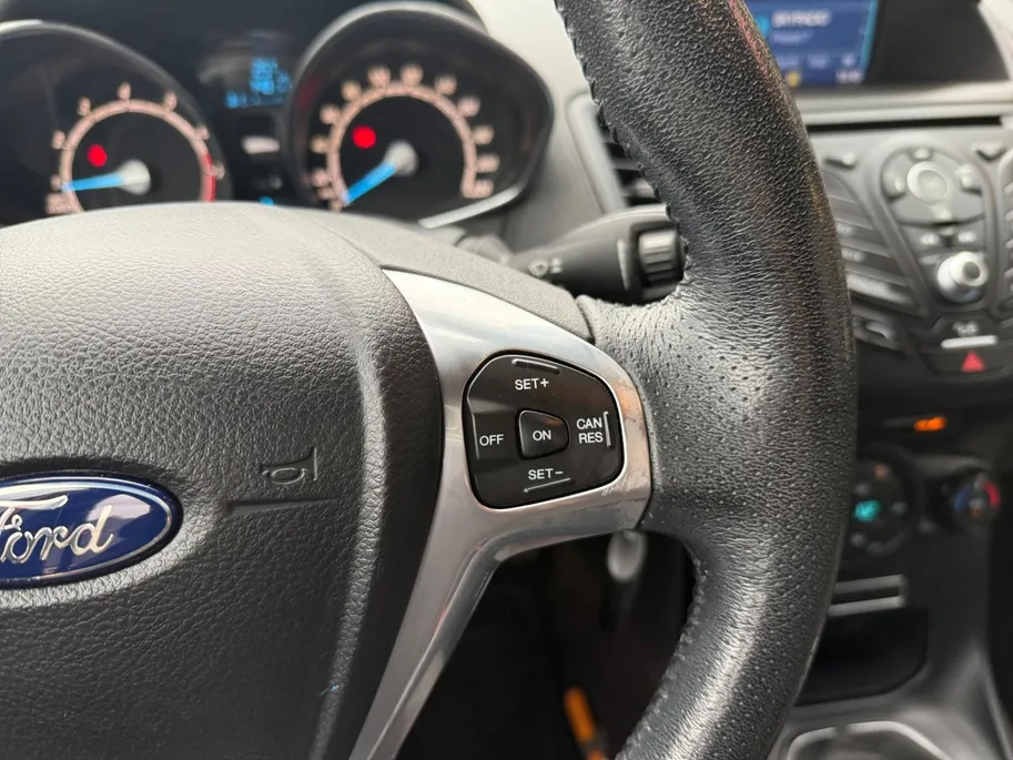 Ford Fiesta 1.0 EcoBoost ST Line | 1ste Eigenaar Volledig Dealeronderhouden | Parkeersensoren achter | Cruise Control | Navigatiesysteem |