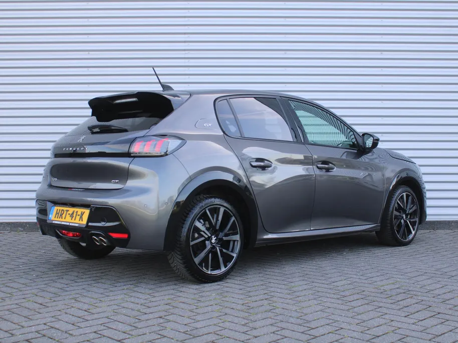 Peugeot 208 1.2 PureTech GT Pack | Stoelverwarming | Pano dak | Camera | Cruise adapt. | Dodehoek detectie | 17' LM | Navi | Clima | Leer/alcantara sportstoelen |