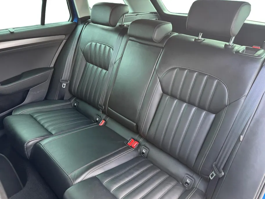 Škoda Superb Combi 1.4 TSI iV Business Edition Plus *Automaat*Navi+Camera*Parkeersensoren*Elekt. Stoelen*Lederen bekleding*Winter Pack*VOL OPTIES!