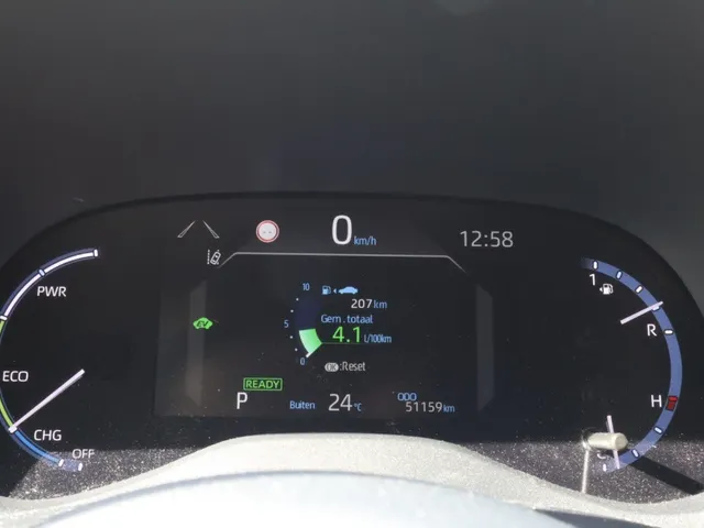 Toyota Yaris Cross 1.5 Hybrid Dynamic Trekhaak | Stoel en stuurverwarming | Parkeersensoren