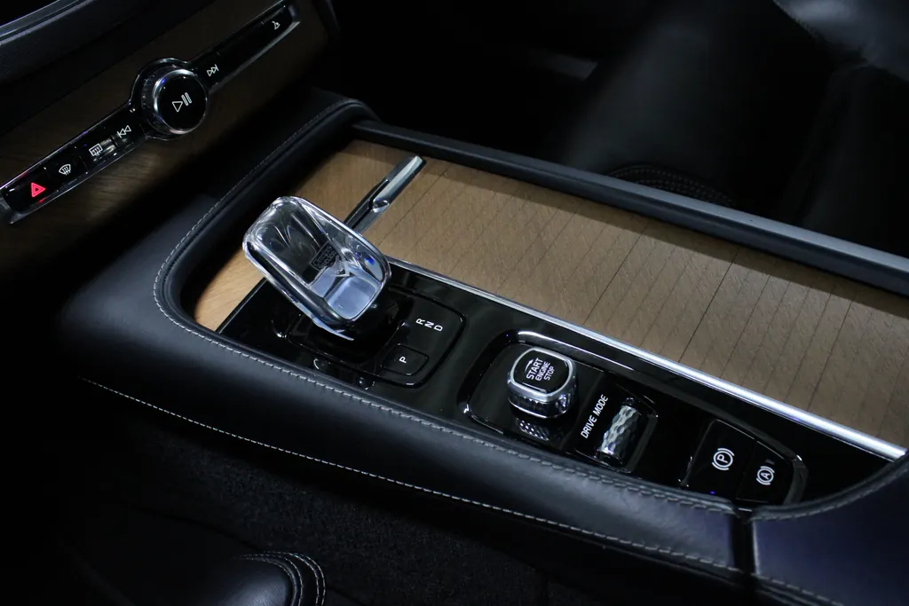 Volvo XC90 2.0 T8 Twin Engine AWD Inscription Intro Edition 7 Persoons / Pano. / H&K | ACC / HUD / 360° Camera / Stoel + Stuurverwarming /