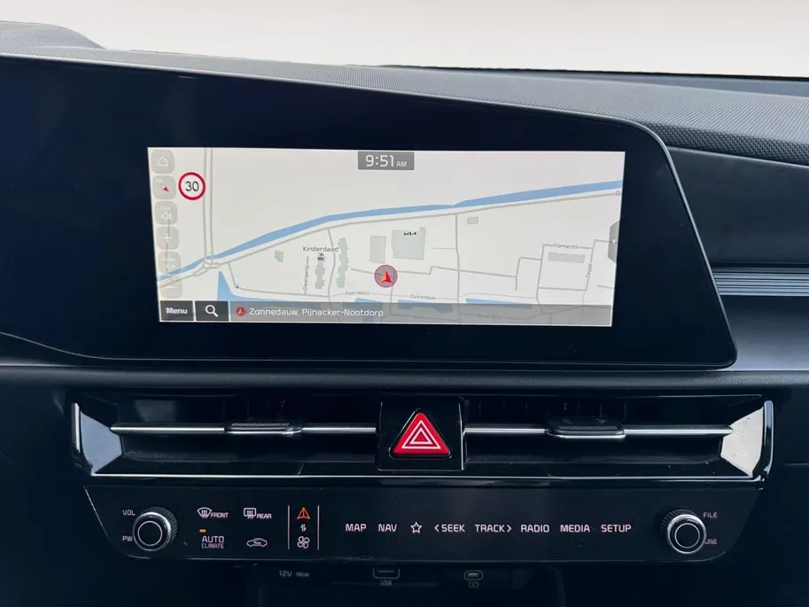 Kia Niro EV DynamicLine 64.8 kWh | Navigatie | LM-Velgen | Climate control | adaptieve cruise control | Keyless | Trekhaak