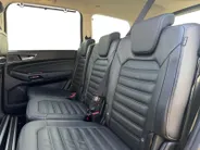 Ford Galaxy 2.5i HEV | Dealer onderhouden | Automaat | Pano dak | BLIS | 7 persoons | Lederen bekleding | Winter pack | Parkeersensoren voor en achter | Achteruitrijcamera | Cruise control | Apple carplay & Android auto | Privacy glas | Bovag garantie |