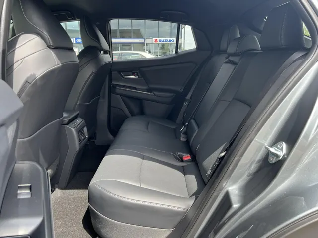 Subaru Uncharted 2E-xcite+ 77 kWh Automaat | Nieuw Leverbaar | Two-Tone Metallic Lak | Elek. Binnenspiegel | Lederen Bekleding
