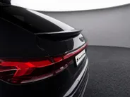 Audi Q6 e-tron Sportback Advanced edition 83 kWh 252 PK · Sportstoel lederen bekleding · Winterpakket · Trekhaak elek. wegklapbaar