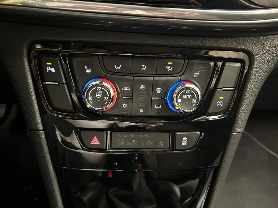 Opel Mokka X 1.4 Turbo 120 Jaar Edition | All-Seasonbanden | Apple Carplay / Android Auto | Parkeersensoren Voor + Achter | Camera Achter | Lichtsensor | Cruise Control | 17' Lichtmetalen Velgen