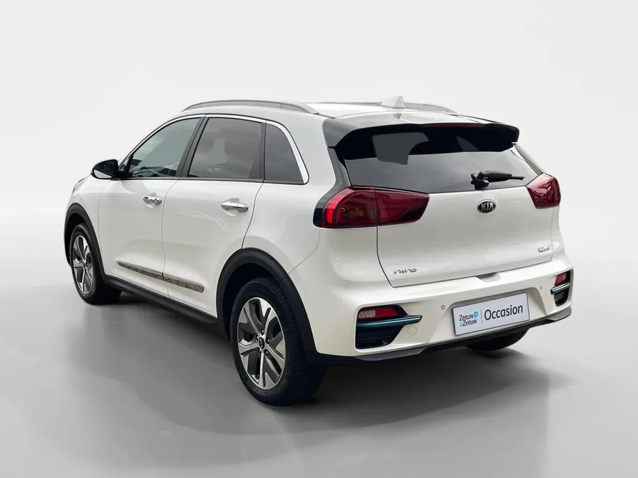 Kia e-Niro ExecutiveLine 64 kWh | SOH 100% | Warmtepomp | Navigatie | Adaptive cruise control | Climate control | Apple Carplay & Android Auto | Achteruitrijcamera | Stoel- stuurverwarming |
