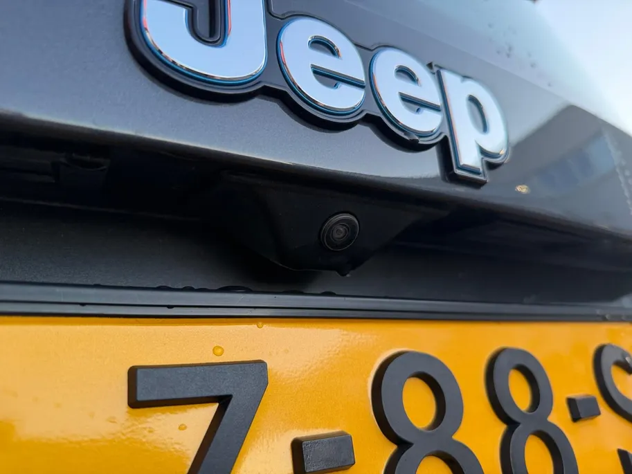 Jeep Renegade 1.5T e-Hybrid S 190PK AUTOMAAT | Black line| Lichtmetalen velgen| Parkeer sensoren V/A| Navigatie| Camera| Climate Control| 4WD drive| Leer| elec. stoel| Reservewiel|