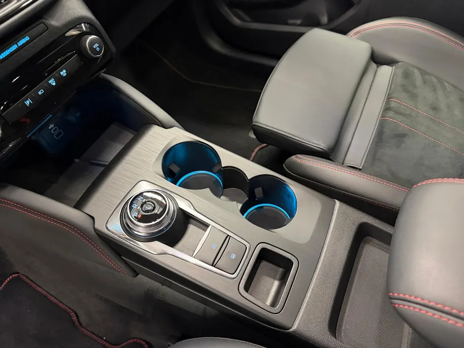 Ford Kuga 2.5 PHEV ST-Line X | NL Auto | Elec Trekhaak | Panorama Dak | Winterpack | Technology Pack | Matrix Led Koplampen | B&O Audio | 19 Inch LM Velgen |