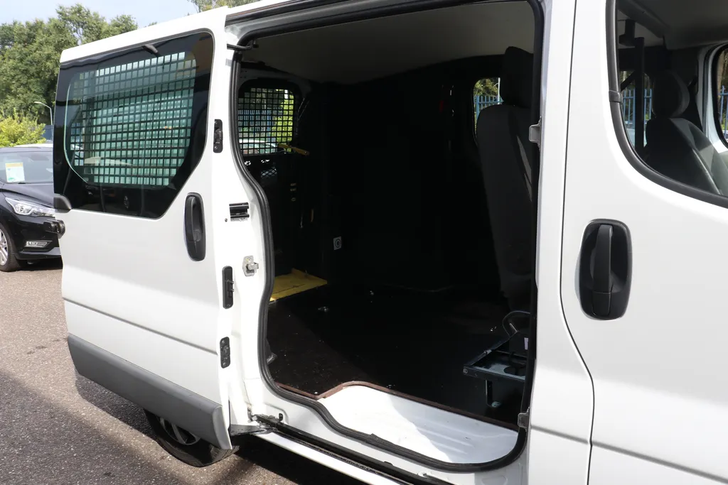 Renault Trafic 2.0 dCi T27 L1H1 Aangepast voor Rolstoelvervoer | | Automaat | Aanpassing voor rolstoelvervoer |