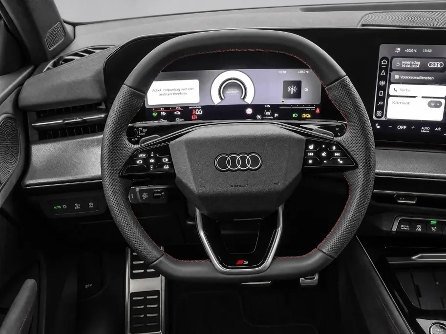 Audi Q3 Sportback 1.5 200kW e-hybrid S edition 272 PK · Tech pro · Glazen panoramadak · Sportstoelen alcantara met rode stiksels