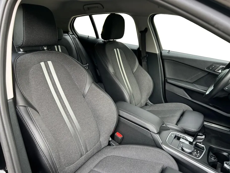 BMW 1 Serie 116i Introduction Edition Navi , parkeersensoren , climate , cruise , tel , lm velgen .