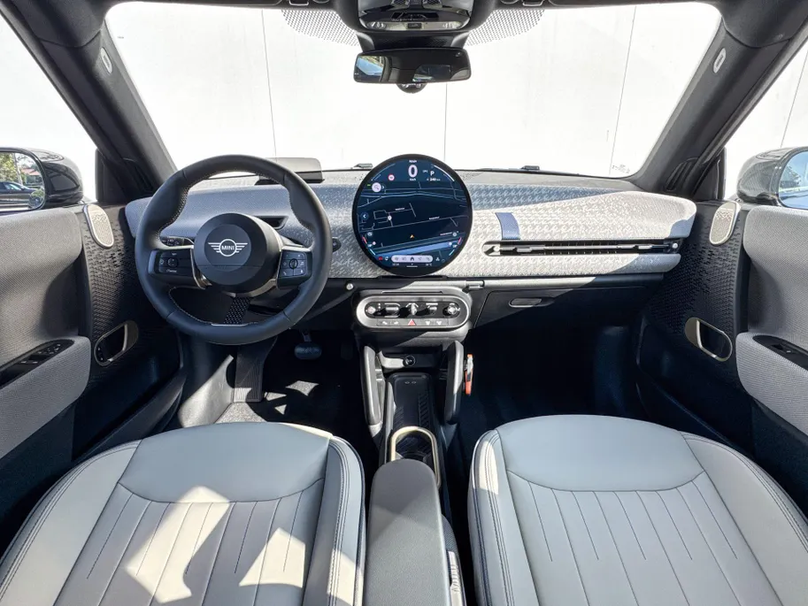 MINI Cooper 3-deurs Electric Cooper E Favoured L 40.7 kWh