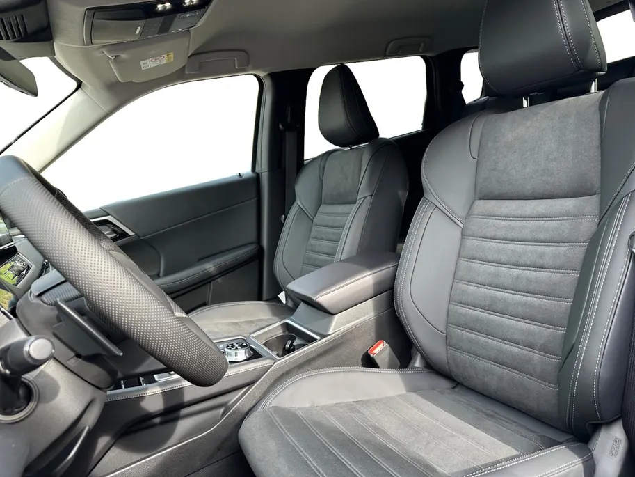 Mitsubishi Outlander 2.4 PHEV First Edition | 6000 EURO KORTING | NU DIRECT LEVEBAAR | 8 JAAR GARANTIE |