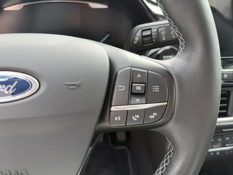 Ford Fiesta 1.0 EcoBoost Titanium | Stoel/Stuur en voorruit verwarming | Navigatie | Apple Carplay | Android Auto | Achteruitrijcamera | All Season Banden |