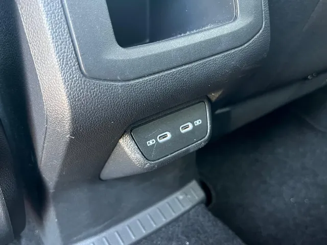 Volkswagen T-Cross 1.0 TSI Life AUTOMAAT | APPLE CARPLAY / ANDROID AUTO | 17 INCH | ADAPTIVE CRUISE CONTROL | ALL SEASON BANDEN | 7 DSG | NED. AUTO |