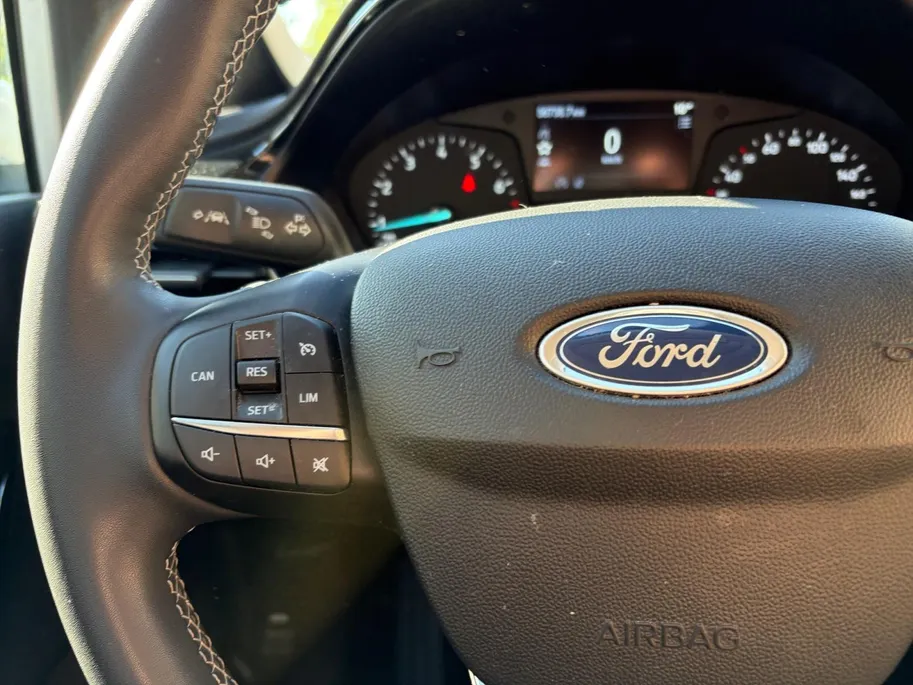 Ford Fiesta 1.0 EcoBoost Titanium | 1e Eigenaar | NL-Auto | Trekhaak | Climate Control | Parkeersensoren | Cruise Control | Lichtmetalen velgen |