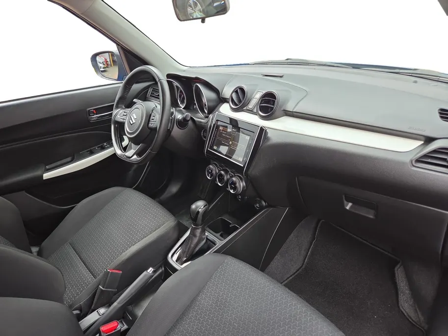 Suzuki Swift 1.0 Stijl Automaat | Navi | Camera | Cruise & climate control | Stoelverwarming | Two-tone Metallic lak | Apple Carplay/Android Auto | Bovag garantie | NAP
