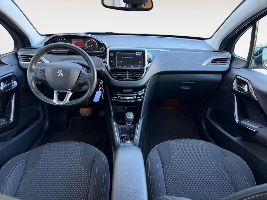 Peugeot 208 1.2 PureTech Allure Automaat | Climate / CruiseControl | All Season banden | 12 Maanden garantie!