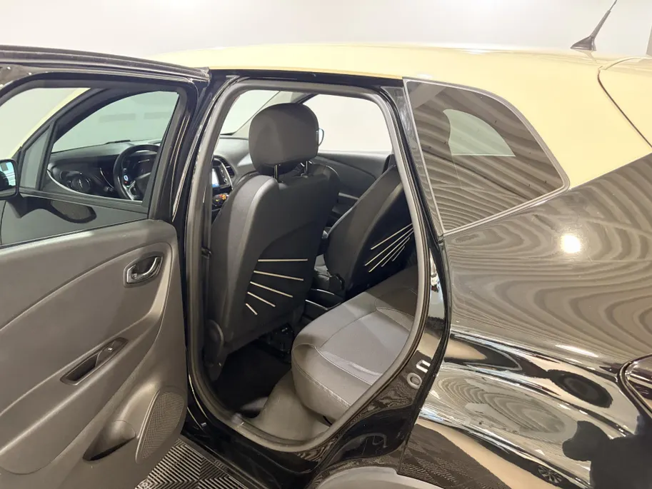 Renault Captur 90PK TCe Dynamique | Navi | Camera | Parkeersensoren | Climate Control | Cruise Control | Lichtmetalen Velgen | Licht & Regen Sensor | Bluetooth | USB | LED Dagrijverlichting |