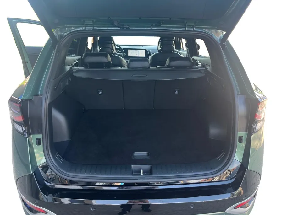 Kia Sportage 1.6 T-GDi MHEV GT-Line | 1510 kg trekgewicht | Glazen schuif-/kanteldak | Elektrisch verstelbare stoelen | Dodehoekassistentie | Stoel- en stuurverwarming | Achteruitrijcamera | Parkeersensoren voor- en achter | Apple/Android Carplay