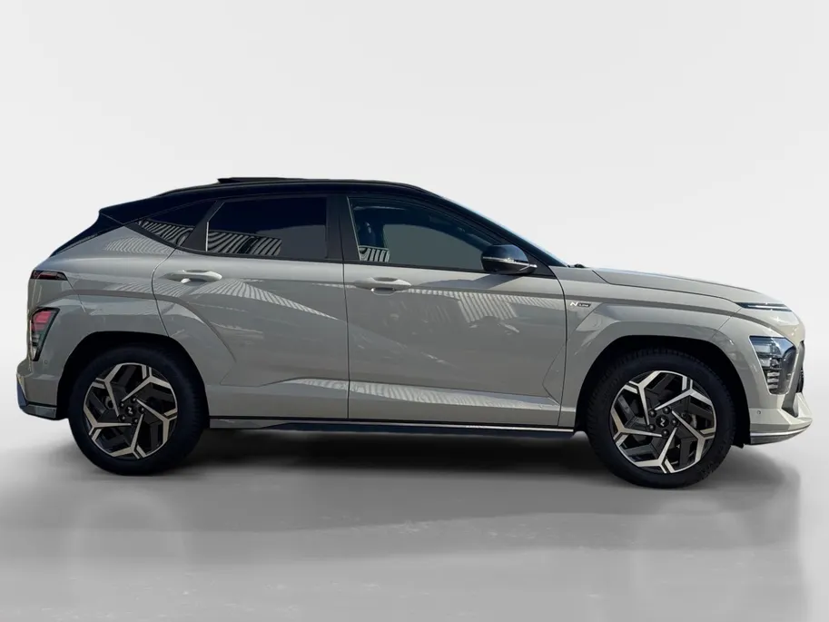 Hyundai Kona 1.6 GDI HEV N Line Sky | schuif-/kanteldak | Navi | Clima | 360 Camera | All Season banden | Stoel-/stuurverwarming | Elektrische achterklep
