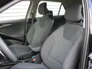 Kia Niro EV Light Edition 64.8 kWh | Camera | Cruise adapt. | Clima | 17' LM | Navi | Keyless | All season banden | 17% bijtelling |