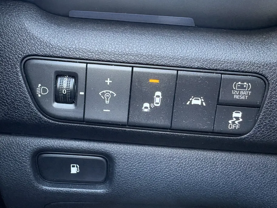 Kia Niro 1.6 GDi Hybrid DynamicPlusLine AUTOMAAT | Trekhaak | Stoel/Stuur verwarming | Adaptieve Cruise | Groot scherm Navigatie | Digitaal cockpit | Apple Carplay/Android Auto | Camera | Climate