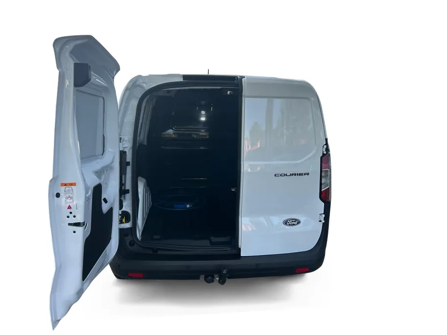 Ford E-Transit Courier Limited 44 kWh |Trehaak| Camera| Apple Carplay/Android Auto| stuurwiel verwarmd| 12 maanden Bovag Garantie|