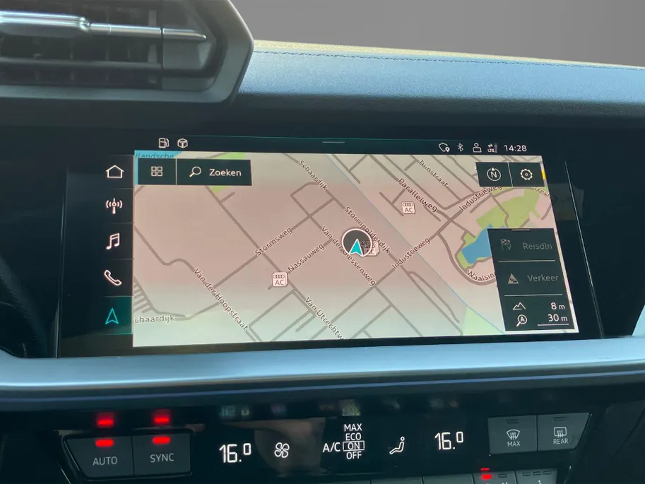 Audi A3 Sportback 45 TFSIe 245pk S edition Competition · Panoramadak · Camera · Massage functie · Apple/Android Car Play · Adaptive Cruise Control · Elektrisch verstelbare stoelverstelling · Stoelverwarming ·